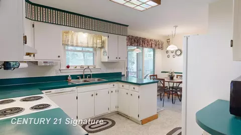Kitchen - 5028 Sioux, Flushing, MI 48433 photo 4 of 6