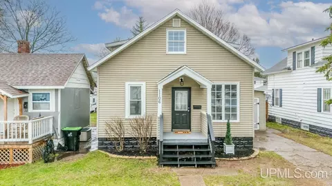 1106 W B, Iron Mountain, MI 49801
