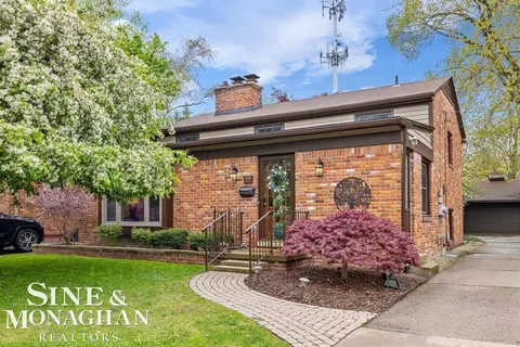 79 Cambridge, Grosse Pointe Farms, MI 48236
