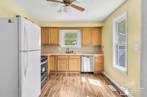Kitchen - 1130 W Temperance, Temperance, MI 48182 photo 1 of 6