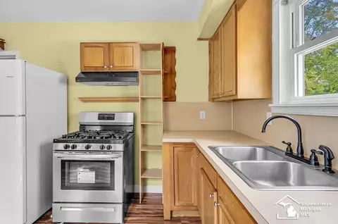 Kitchen - 1130 W Temperance, Temperance, MI 48182 photo 6 of 6