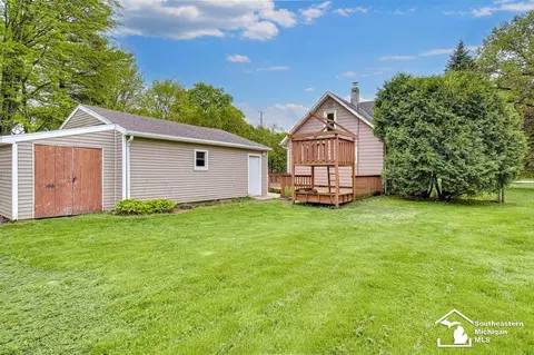 Exterior - 1130 W Temperance, Temperance, MI 48182 photo 10 of 12