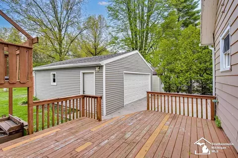 Exterior - 1130 W Temperance, Temperance, MI 48182 photo 6 of 12