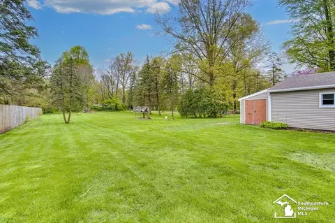 Exterior - 1130 W Temperance, Temperance, MI 48182 photo 7 of 12