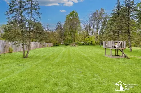 Exterior - 1130 W Temperance, Temperance, MI 48182 photo 8 of 12