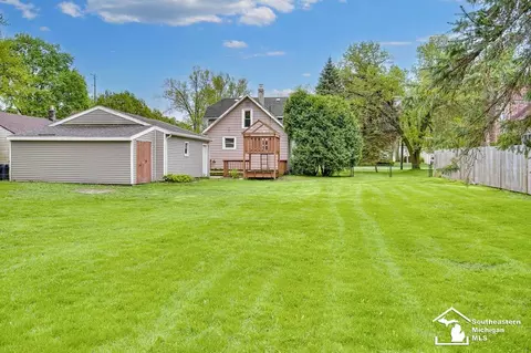 Exterior - 1130 W Temperance, Temperance, MI 48182 photo 9 of 12