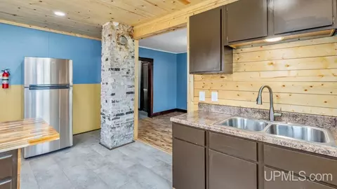 605 W A, Iron Mountain, MI 49801 photo 16