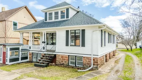 605 W A, Iron Mountain, MI 49801 photo 2
