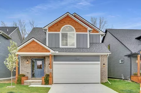 27620 Maryjane Ln E, Chesterfield, MI 48047