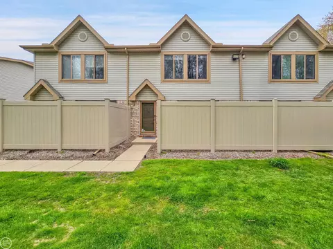 50419 S Bay Run, New Baltimore, MI 48047