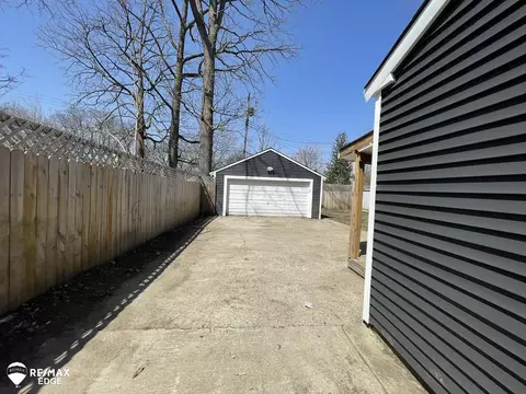 2415 Beta, Flint, MI 48506 photo 18