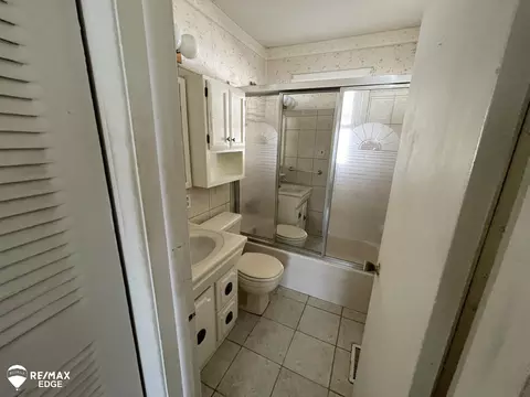 2415 Beta, Flint, MI 48506 photo 13