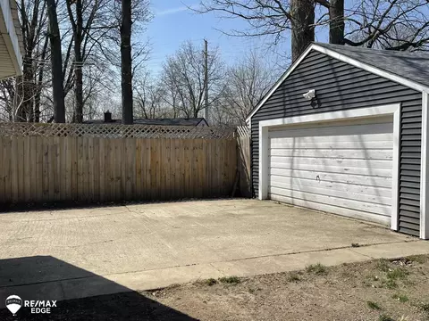 2415 Beta, Flint, MI 48506 photo 25