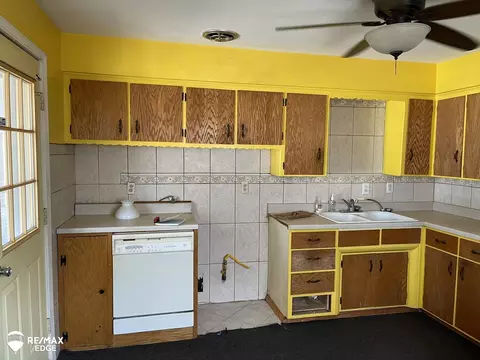 2415 Beta, Flint, MI 48506 photo 8