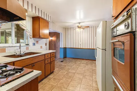 Kitchen - 2366 Edwin, Warren, MI 48092 photo 4 of 4