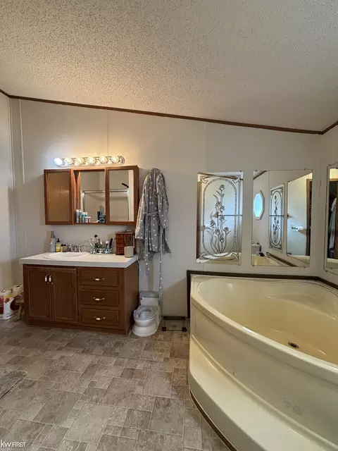 Bath - 384 River Birch, Flint, MI 48506 photo 2 of 5