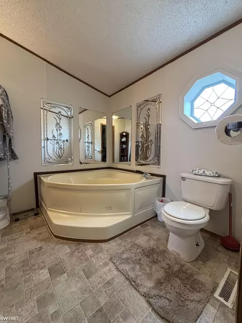 Bath - 384 River Birch, Flint, MI 48506 photo 3 of 5