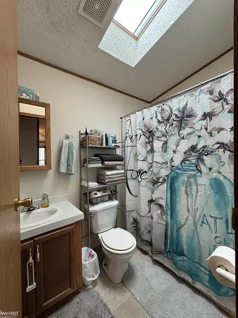 Bath - 384 River Birch, Flint, MI 48506 photo 5 of 5