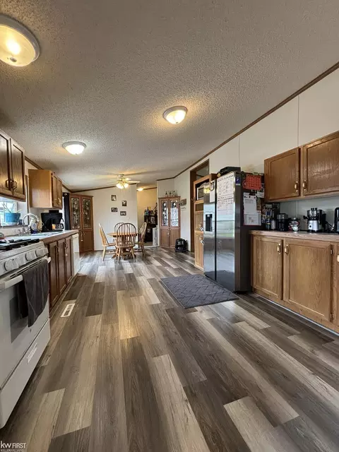 Kitchen - 384 River Birch, Flint, MI 48506 photo 2 of 3