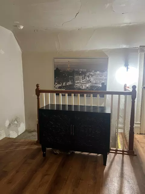 Entry Way - Undisclosed, Owosso, MI 48867 photo 2 of 2