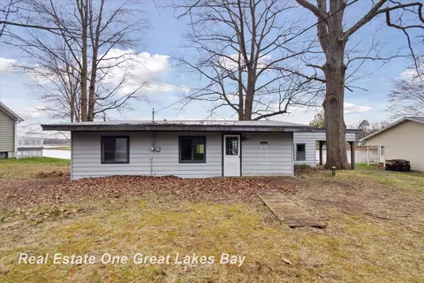620 Bushong Bch, Gladwin, MI 48624