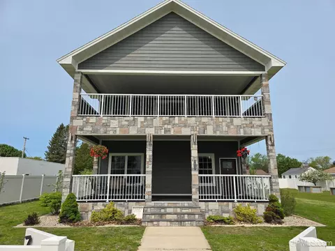 1812 Lake Shr, Escanaba, MI 49829