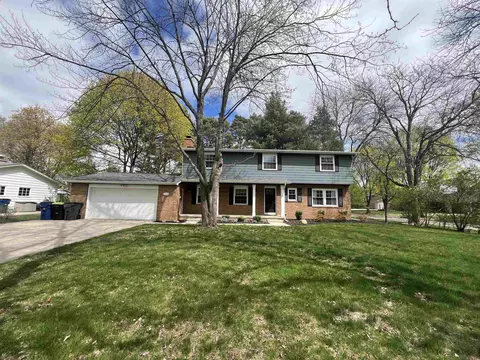 3202 Greenway, Midland, MI 48642
