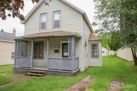 734 E A, Iron Mountain, MI 49801