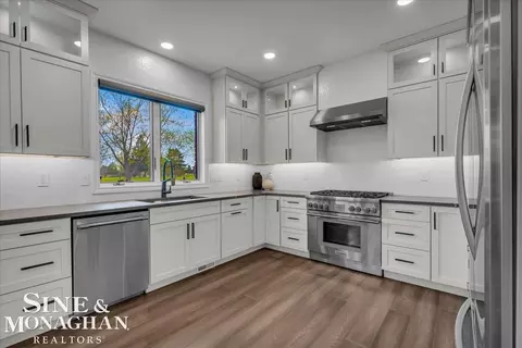 Kitchen - 49 Golfside, Saint Clair, MI 48079 photo 3 of 6