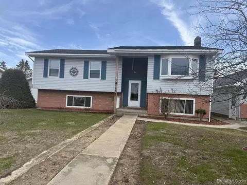 2111 S 18, Escanaba, MI 49829