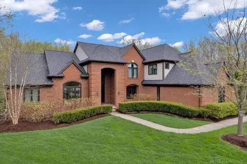 3668 May Ctr, Orion Twp, MI 48360