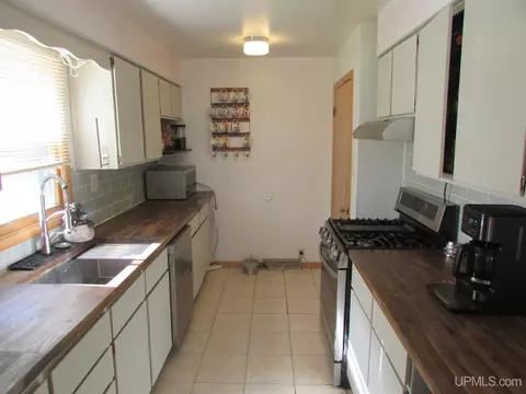 Kitchen - 25485 Opal Rd, Watton, MI 49970 photo 1 of 6