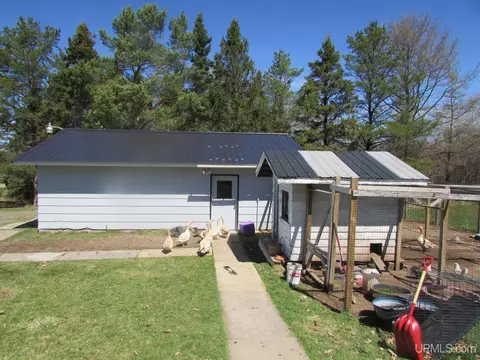 Exterior - 25485 Opal Rd, Watton, MI 49970 photo 3 of 14