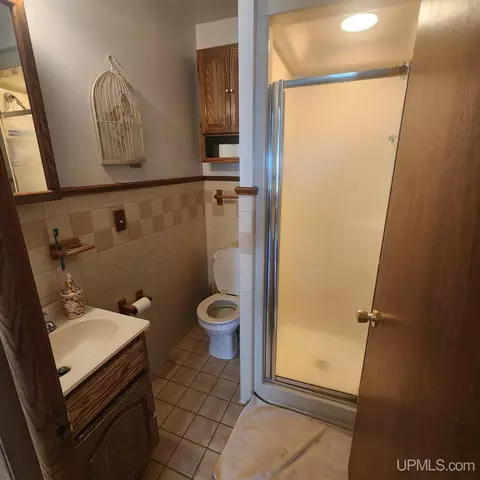 Bath - 25485 Opal Rd, Watton, MI 49970 photo 2 of 8