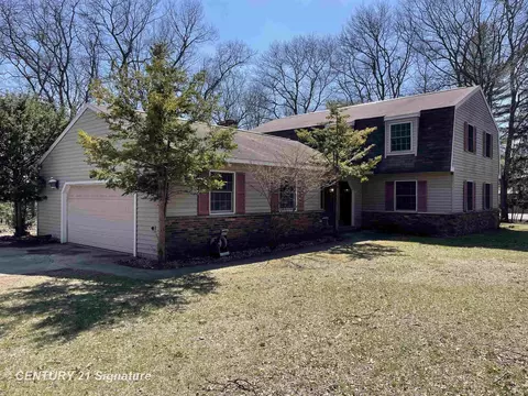 7229 S Lake Bluff 05, Gladstone, MI 49837