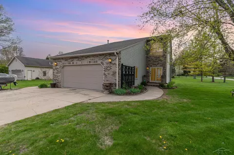8485 N Gleaner, Freeland, MI 48623