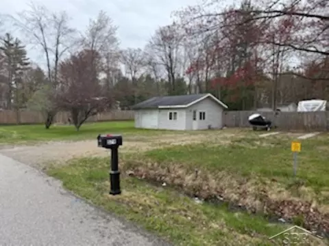 579 Basing, Sanford, MI 48657