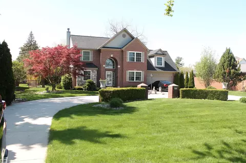 34159 Jefferson, Saint Clair Shores, MI 48082