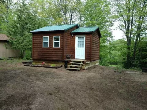 1571 Maple Pt, Beaverton, MI 48612