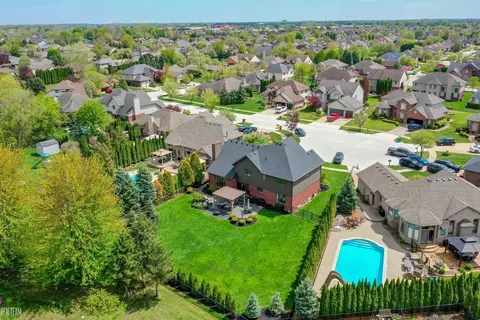 20081 Newcastle, Macomb, MI 48044 photo 3