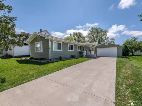 266 E Ctr, Petersburg, MI 49270