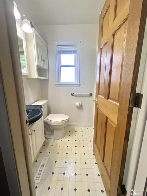 Bath - 276 E Rauch, Temperance, MI 48182 photo 1 of 5