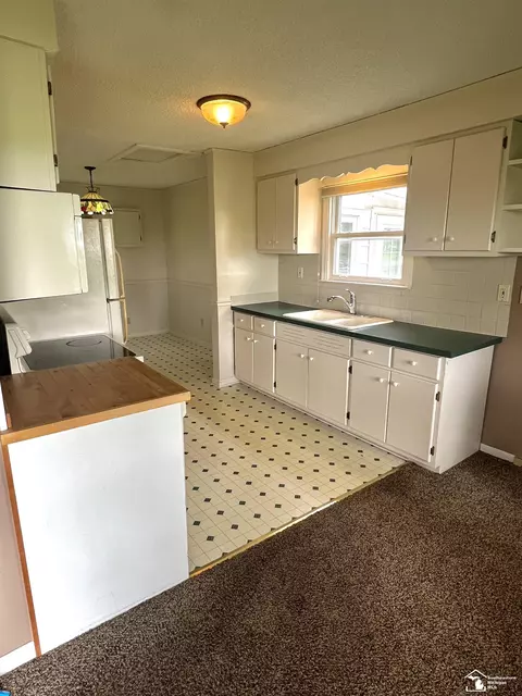 Kitchen - 276 E Rauch, Temperance, MI 48182 photo 1 of 4