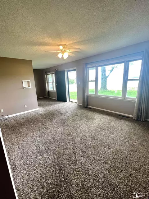Living - 276 E Rauch, Temperance, MI 48182 photo 2 of 4