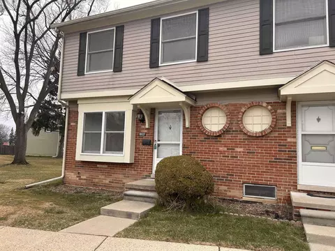 19937 Great Oaks Cir N, Clinton Township, MI 48036