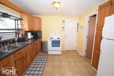Kitchen - 1244 S Pearce, Owosso, MI 48867 photo 2 of 3