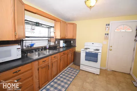 Kitchen - 1244 S Pearce, Owosso, MI 48867 photo 1 of 3
