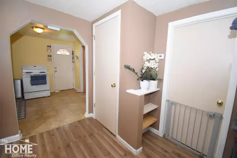 Entry Way - 1244 S Pearce, Owosso, MI 48867 photo 1 of 1