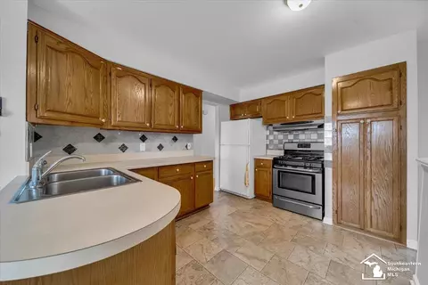 17502 Devonshire, Riverview, MI 48193 photo 5