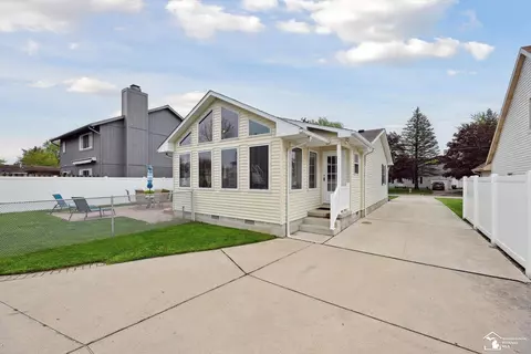 Exterior - 645 N Roessler, Monroe, MI 48162 photo 9 of 11